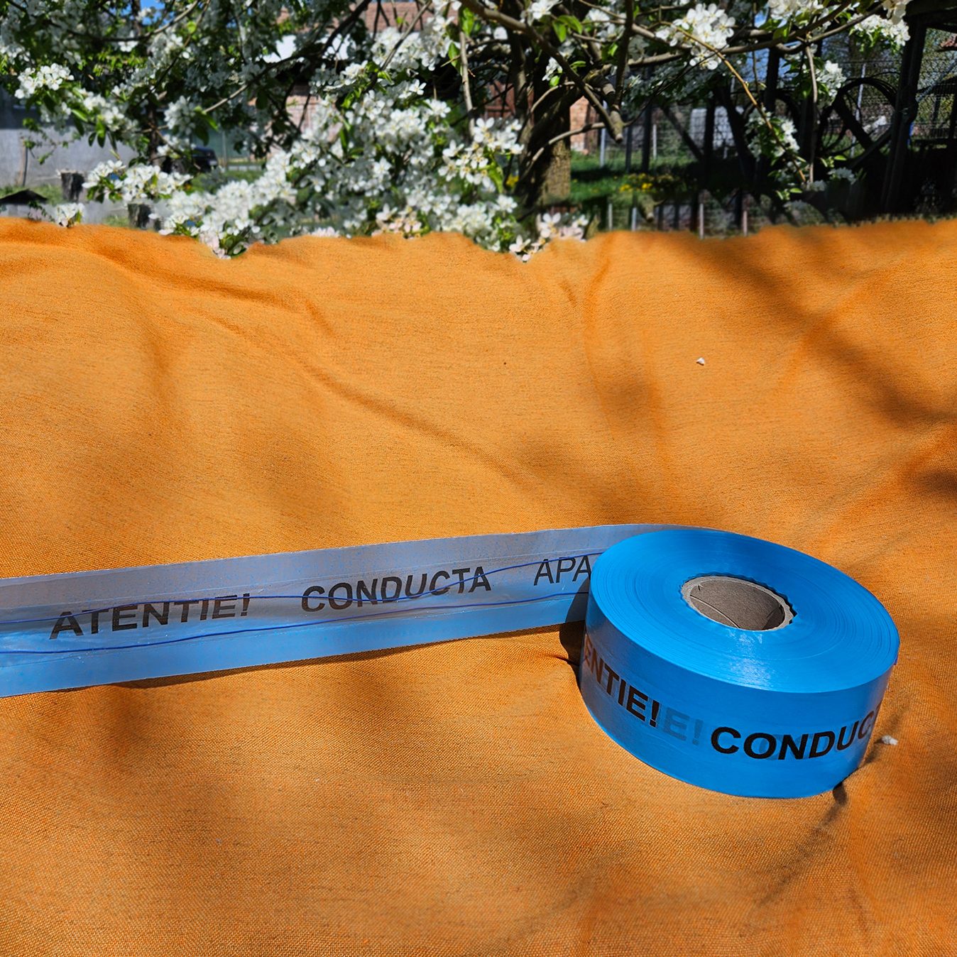 Benzi avertizoare - apa cu fire metalice