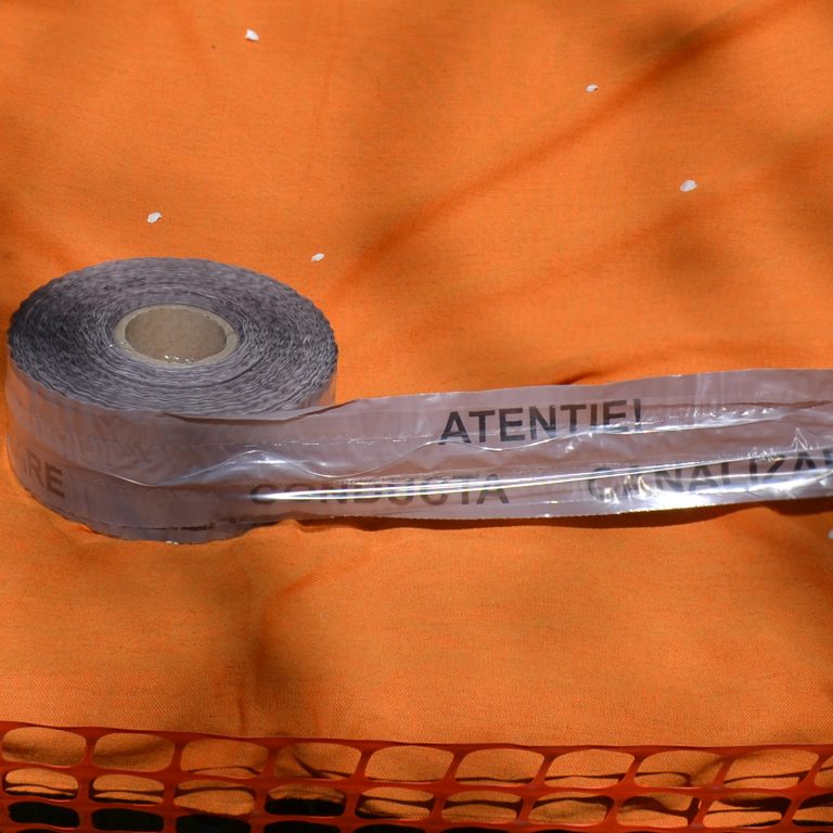Benzi avertizoare - canalizare cu fire metalice desfasurat