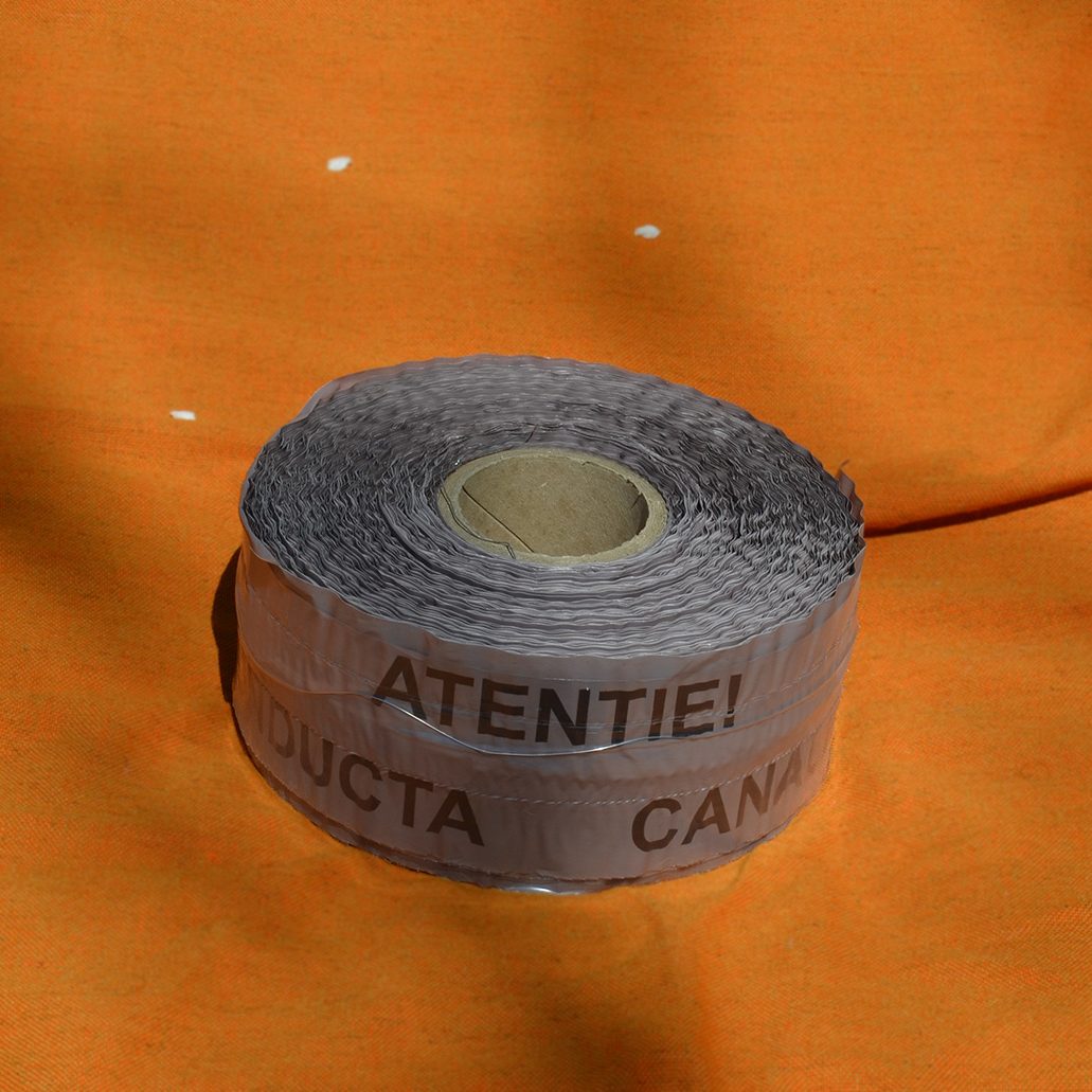 Benzi avertizoare - canalizare cu fire metalice desfasurat