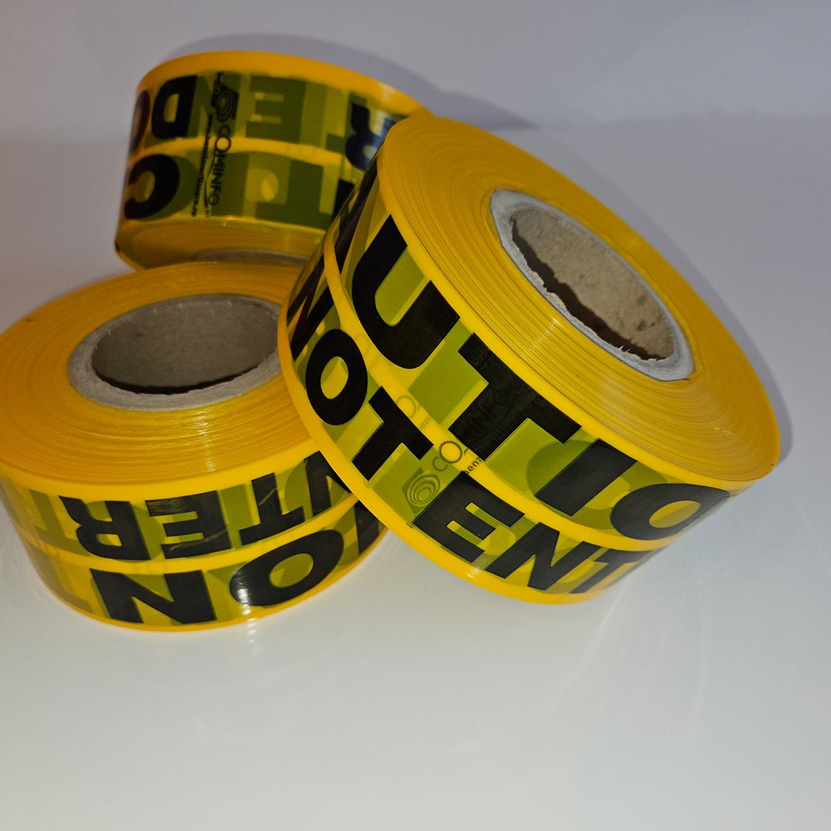 Benzi avertizoare - delimitare access, inscriptionate CAUTION DO NOT ENTER multi